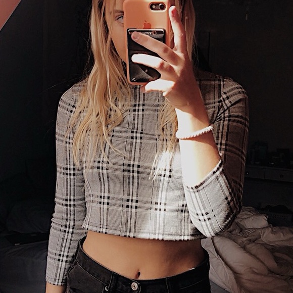 black & white plaid cropped mock neck - Picture 2 of 5